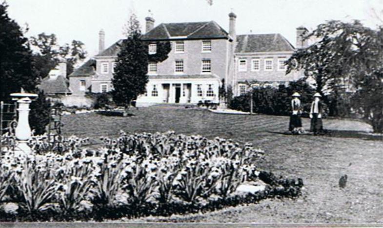 Mansion Ladies with Hats